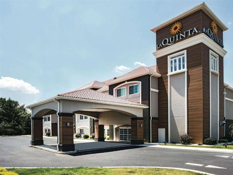 La Quinta By Wyndham Chambersburg Hotel Exterior photo