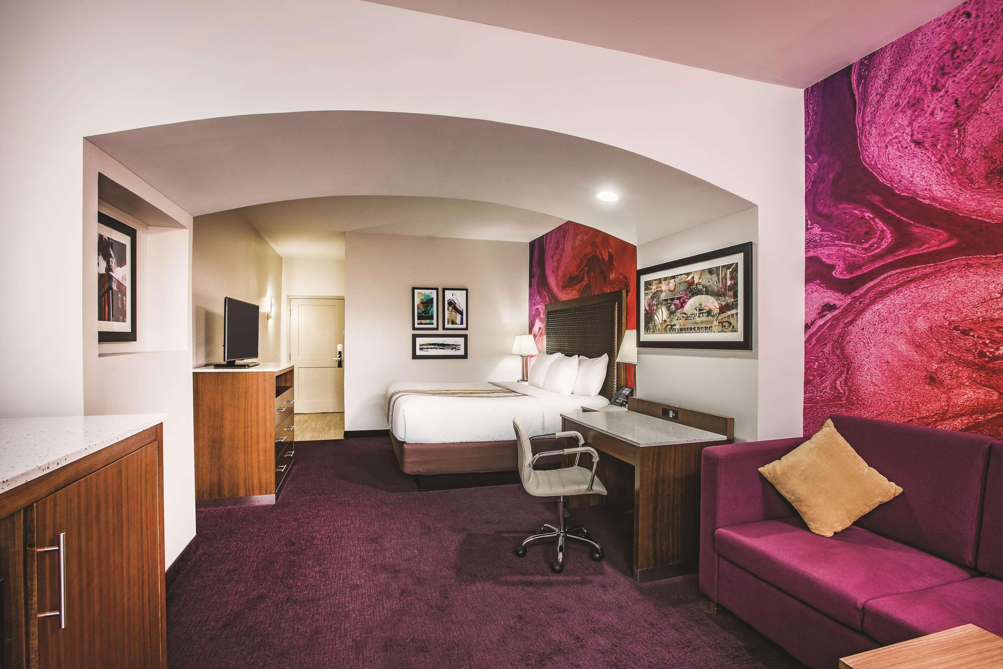 La Quinta By Wyndham Chambersburg Hotel Exterior photo