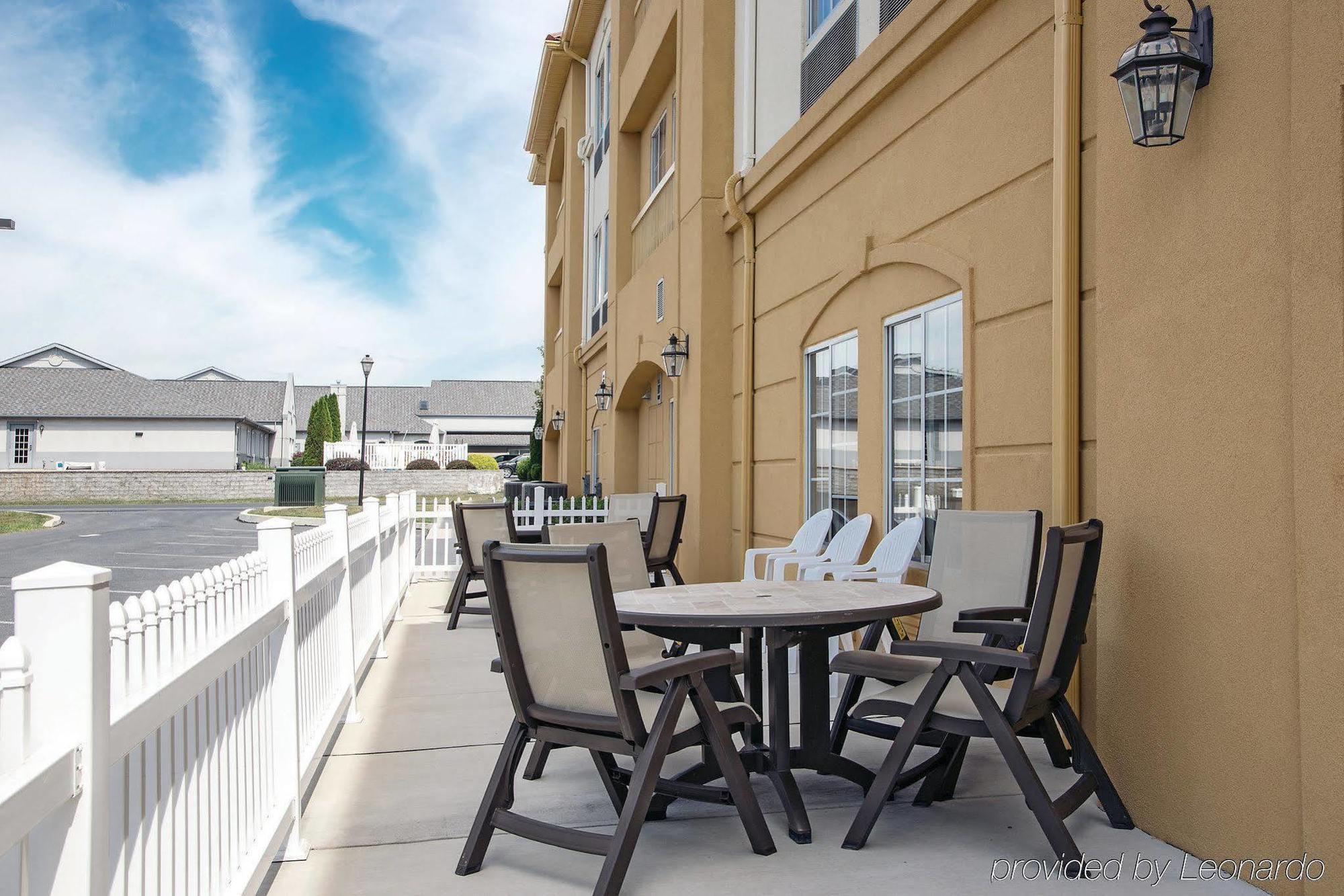 La Quinta By Wyndham Chambersburg Hotel Exterior photo